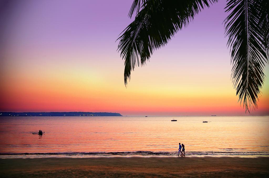 Taj Cidade De Goa Heritage, Goa Santa Cruz Eksteriør billede Sunset at Patong Beach